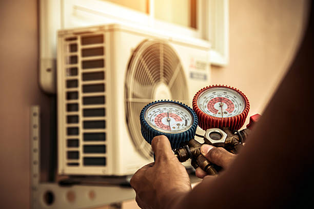 Professional Hvac technician working in Weston, OH